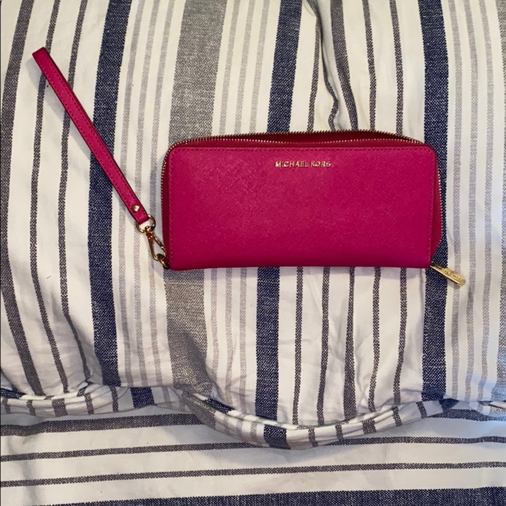 Michael Kors zippy wallet